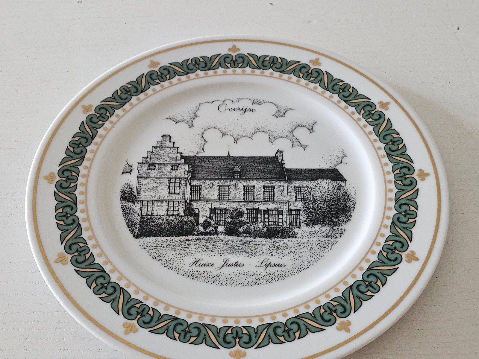Assiette en porcelaine G. SWAENEPOEL overijse
Édition limité, Antiquités & Art, Enlèvement ou Envoi