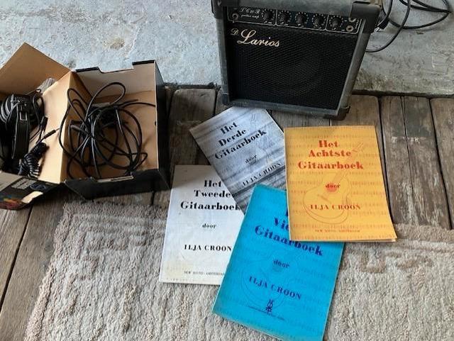 Gitaar versterker D.Larios partituren en hoofdtelefoon, Muziek en Instrumenten, Ophalen, Gebruikt, Gitaar