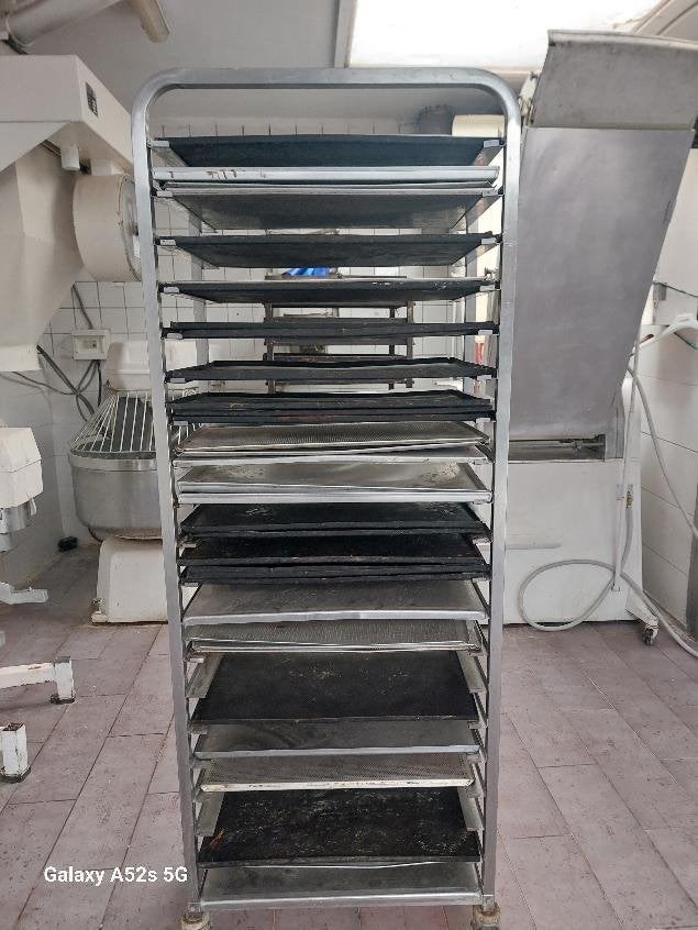 6 trolleys met stokbroodbakjes, Doe-het-zelf en Bouw, Transportwagens, Ophalen, Gebruikt, Overige typen
