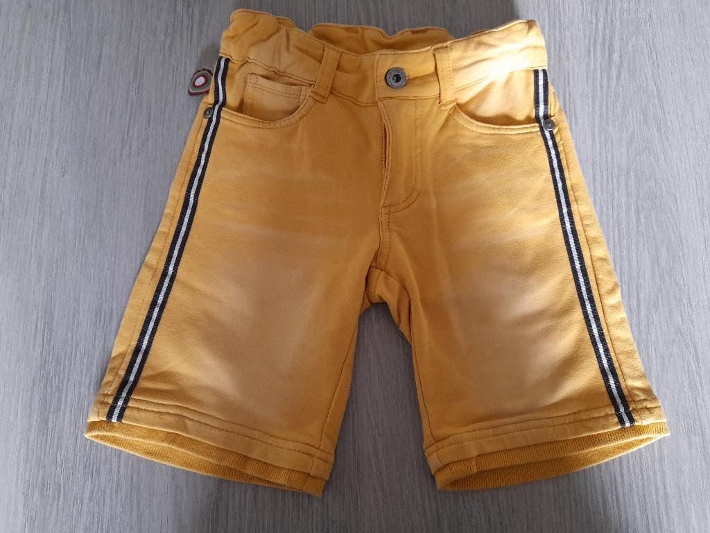 Gele short 4 Funky Flavours 98/104, Kinderen en Baby's, Kinderkleding | Maat 98, Broek, 4funky flavours, Ophalen of Verzenden