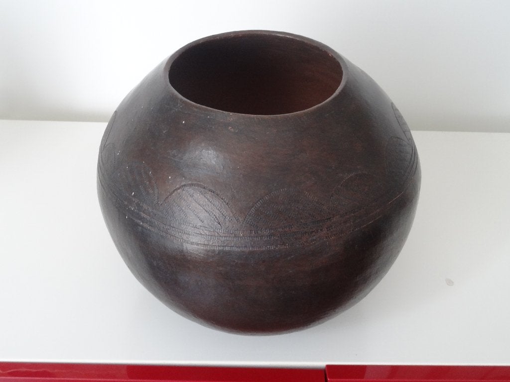 Oude Zulu Bier pot Ukhamba, Thukela Region, Hoog 24,5 cm, Steen/keramiek, Bruin, Afrika, Handgemaakt