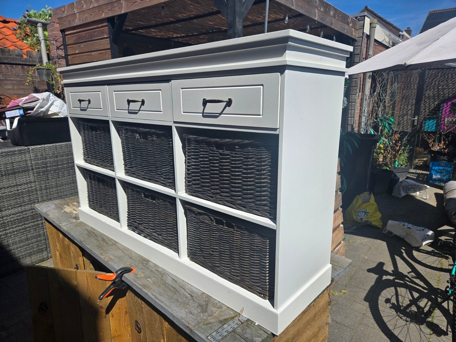 Mooi dressoir met rieten manden en lades, Huis en Inrichting, Ophalen, 50 tot 100 cm, Met lade(s), 25 tot 50 cm