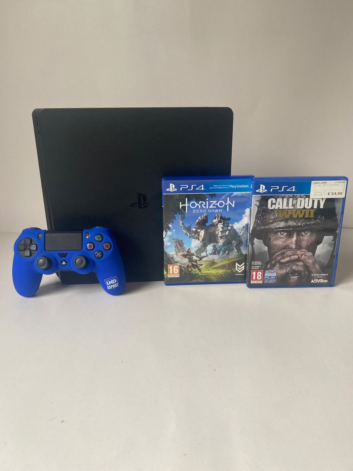 PS4 Slim + manette DualShock 4 + 2 jeux — Ensemble complet, Enlèvement ou Envoi, Comme neuf, PlayStation 4, Sans fil
