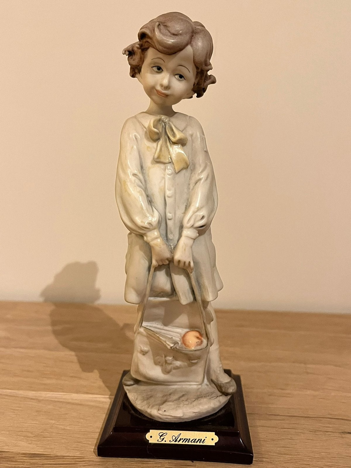 Giuseppe Armani Garçon au cartable et à la pomme"), Enlèvement ou Envoi, Comme neuf