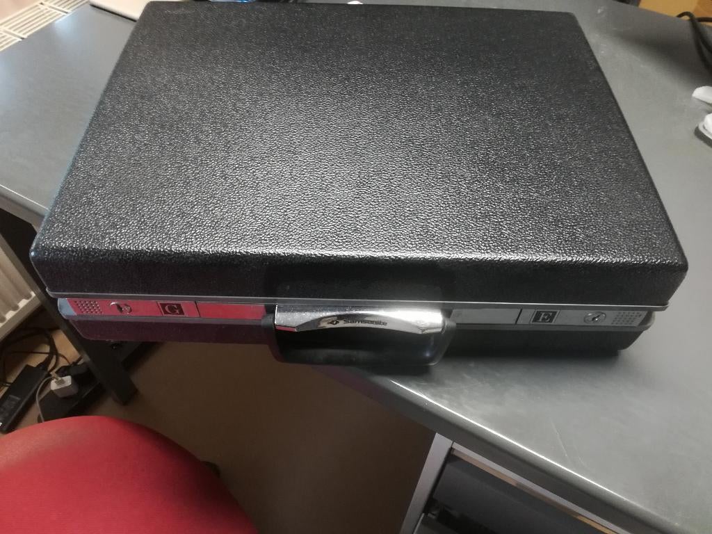 aktentas - attaché case, 35 à 45 cm, Plastique dur, Comme neuf, Enlèvement