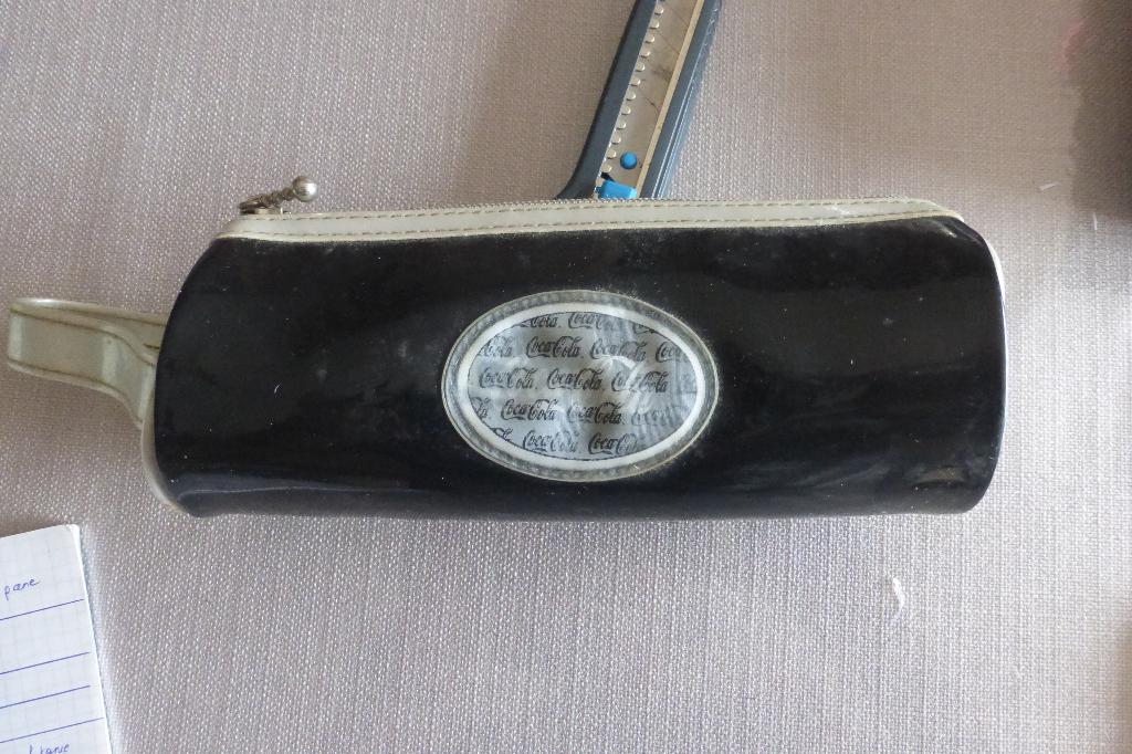pennetas merk coca colo of eastpak, Ophalen, Zo goed als nieuw