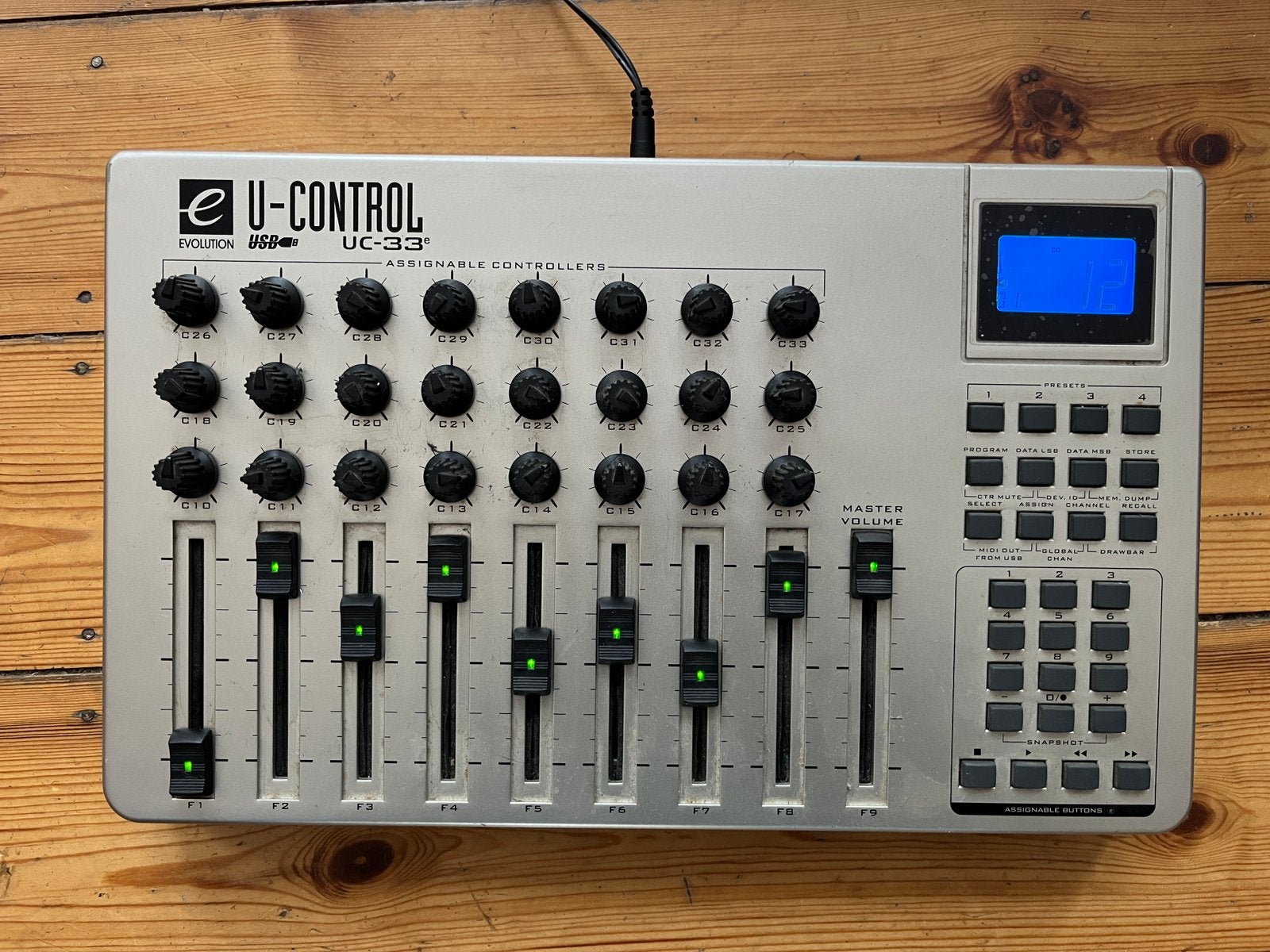 Contrôleur MIDI Evolution U-Control UC-33e, Musique & Instruments, Enlèvement ou Envoi, Comme neuf