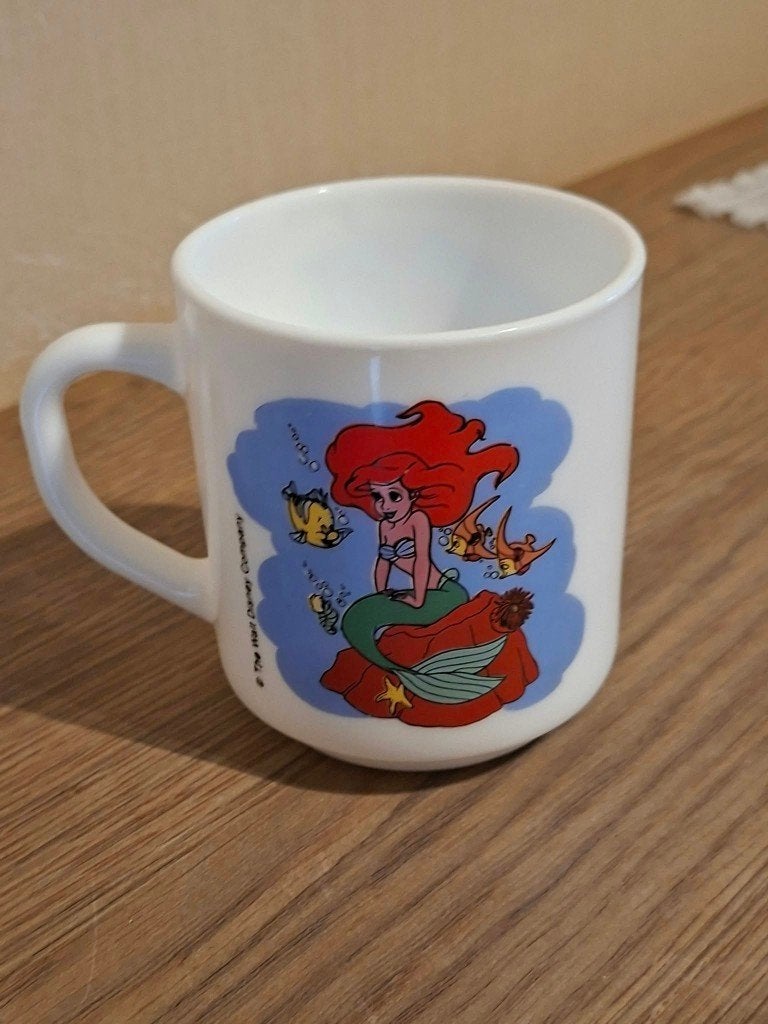Vintage mok / De Kleine zeemeermin, Verzamelen, Ophalen of Verzenden, Overige figuren, Zo goed als nieuw, Servies