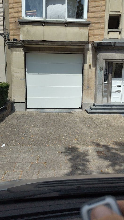 garagebox-Afgesloten garage met opslagcapaciteit