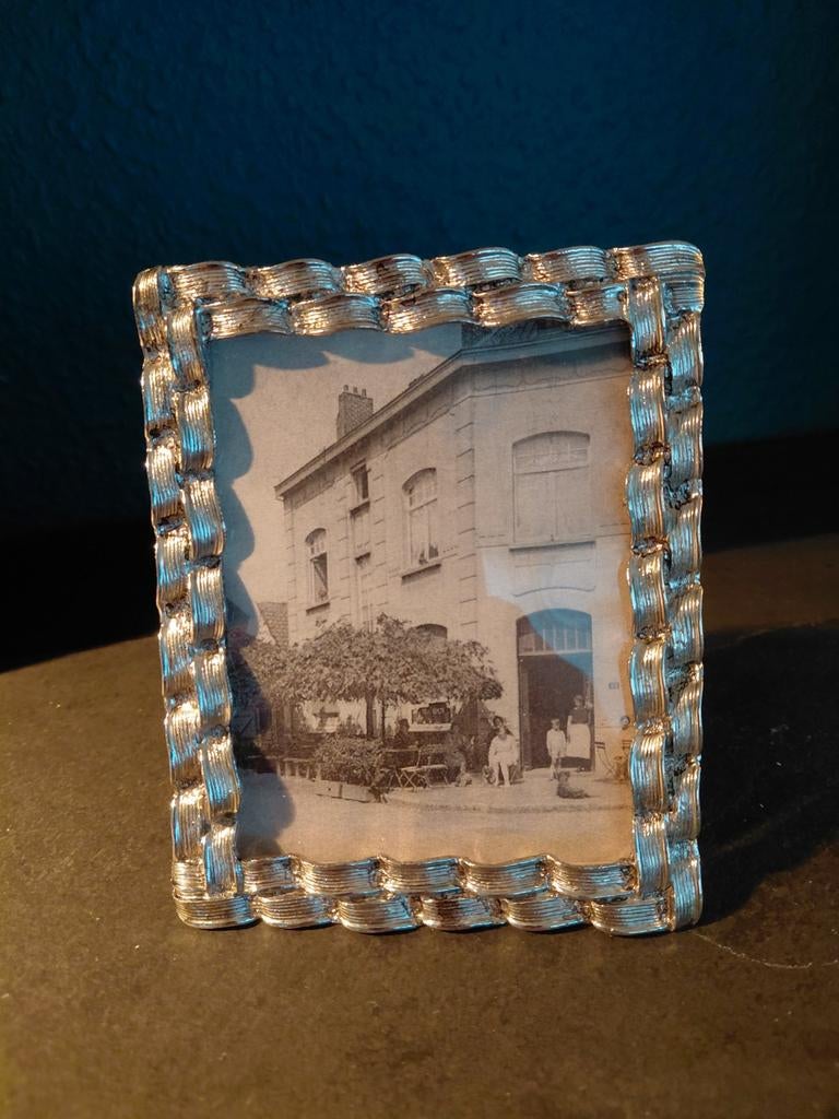 Joli petit cadre en métal ancien, Enlèvement ou Envoi