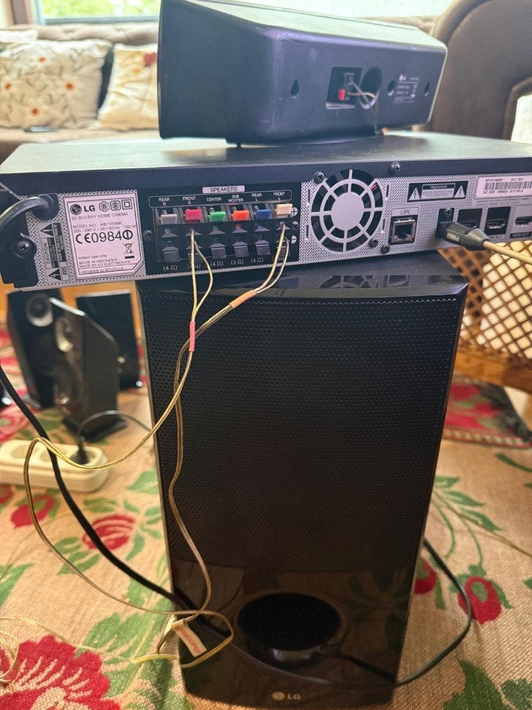 LG 3D HB1100MK 1100 Watt 5.1 Sound System and Blu-Ray Player, TV, Hi-fi & Vidéo, Autres marques, Lecteur Blu-ray, Enlèvement, Utilisé
