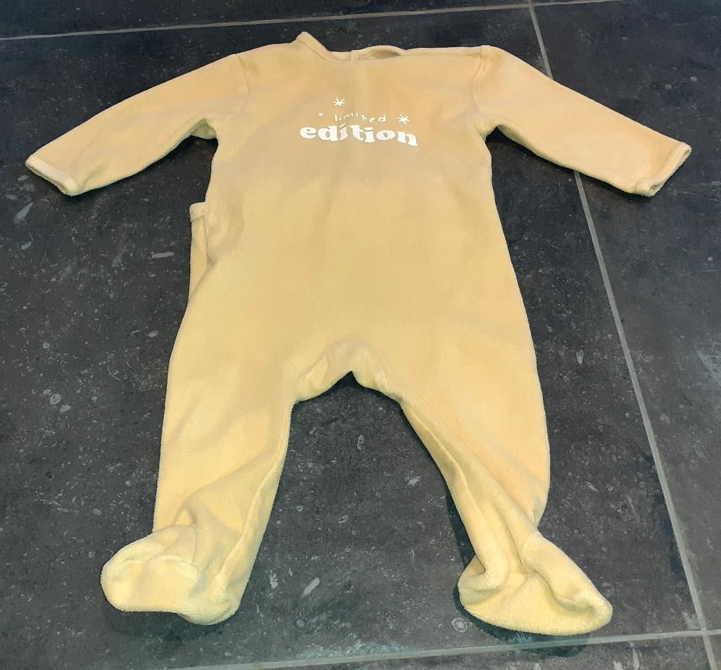 Baby zachte gele pyjama Kiabi 9M, Enlèvement ou Envoi, Neuf, Garçon ou Fille, Vêtements de nuit ou Sous-vêtements