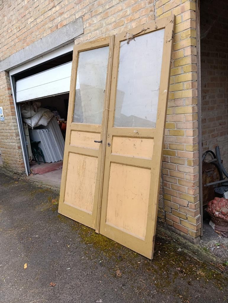 Oude dubbele deur, Enlèvement, Verre