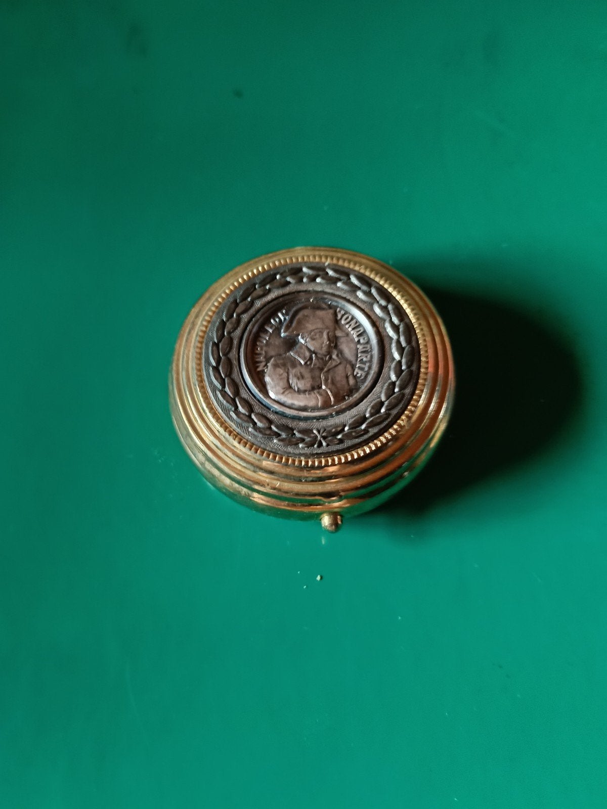 Boîte à pilules Napoléon, Enlèvement ou Envoi