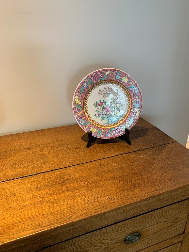 Assiette porcelain's chinoise magnifiquement décorée (Macao), Enlèvement ou Envoi