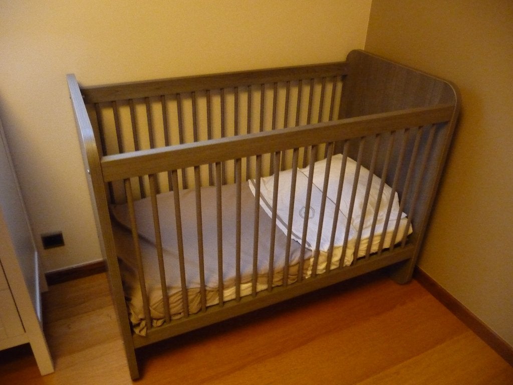 Kinderbedje met vele benodigdheden, Kinderen en Baby's, Ophalen, Zo goed als nieuw, Minder dan 140 cm, Matras