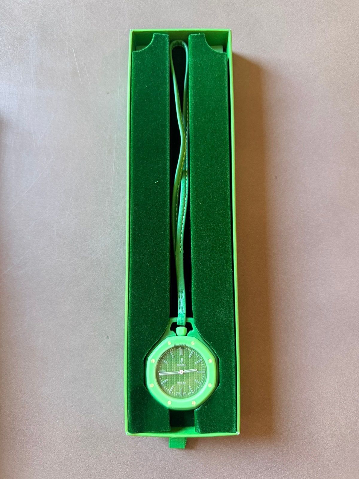 Swatch x audemars piguet royal pop green eight, Bijoux, Sacs & Beauté, Montres | Hommes, Neuf, Swatch, Enlèvement, Autres matériaux