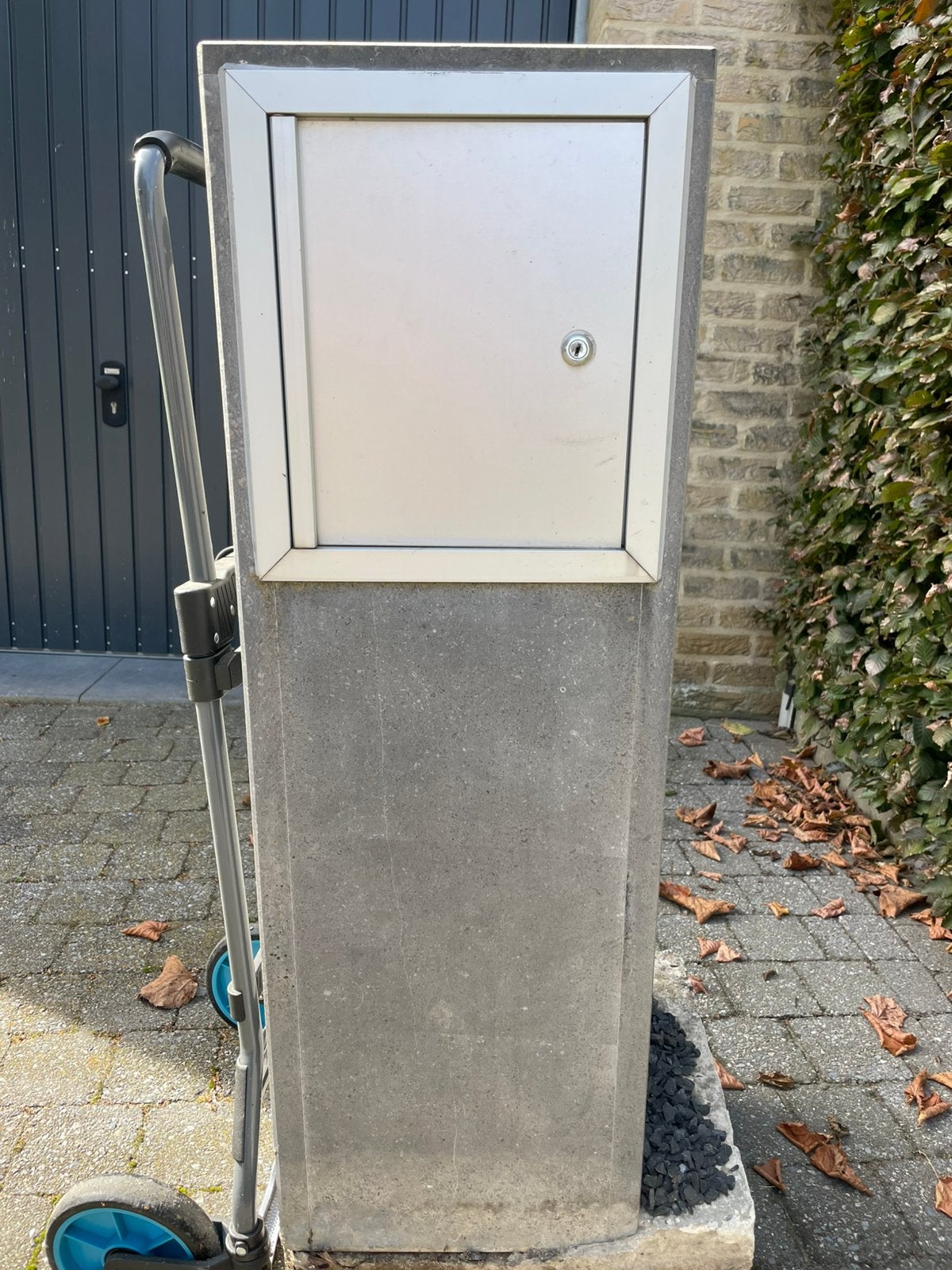 Arduinen brievenbus, Tuin en Terras, Ophalen, Gebruikt, Hardsteen, Staande brievenbus