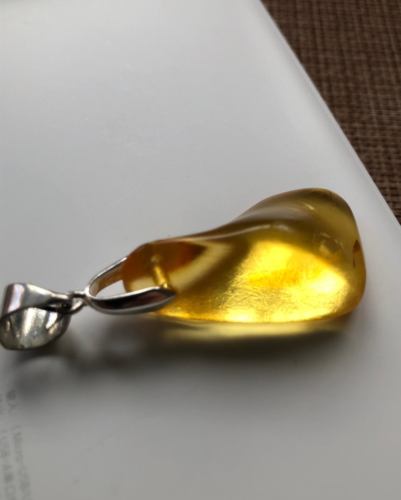 Pendentif en ambre, Bijoux, Sacs & Beauté, Enlèvement ou Envoi, Comme neuf