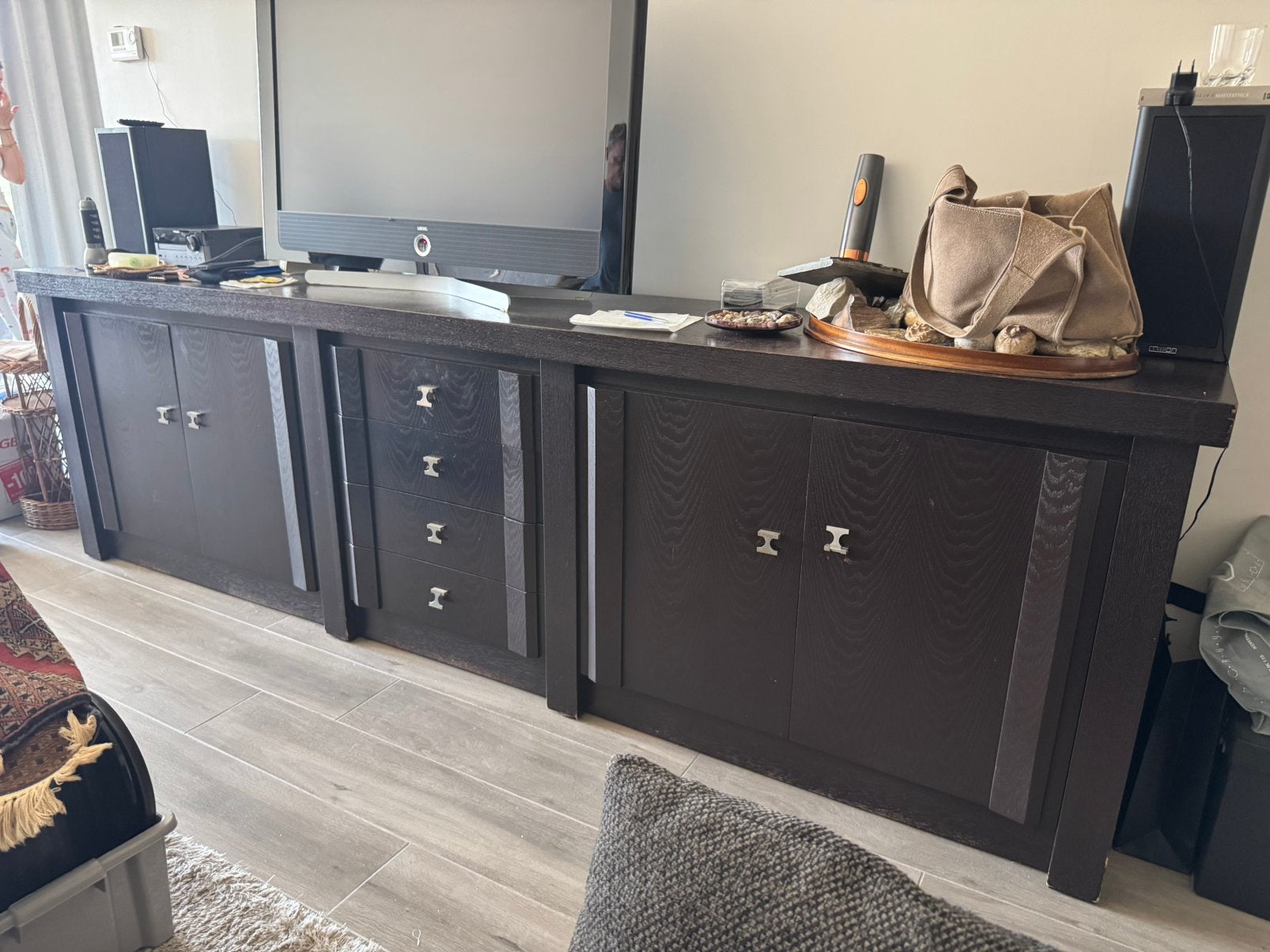 Gratis grote dressoir in massief hout, Huis en Inrichting, Kasten | Dressoirs, Ophalen