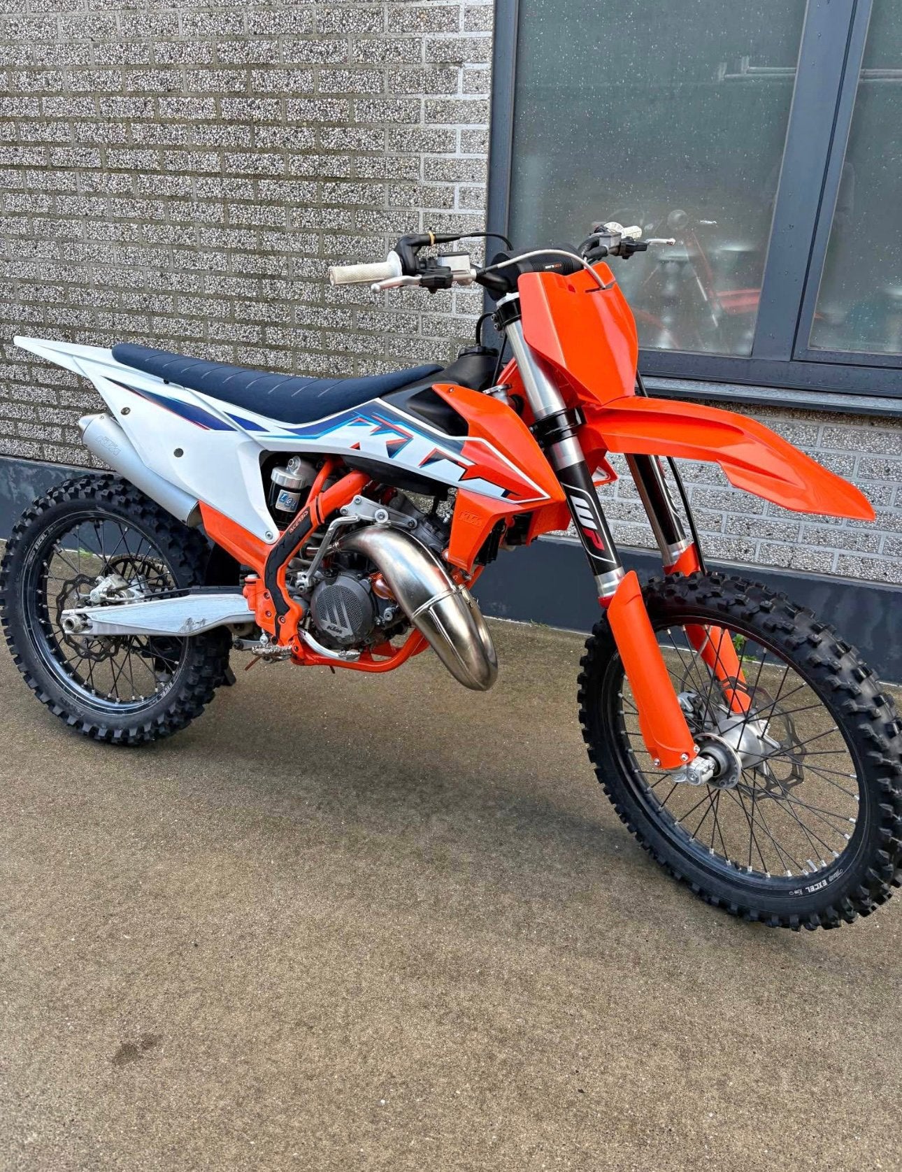 220 KM 125 EX, Ophalen, Zo goed als nieuw