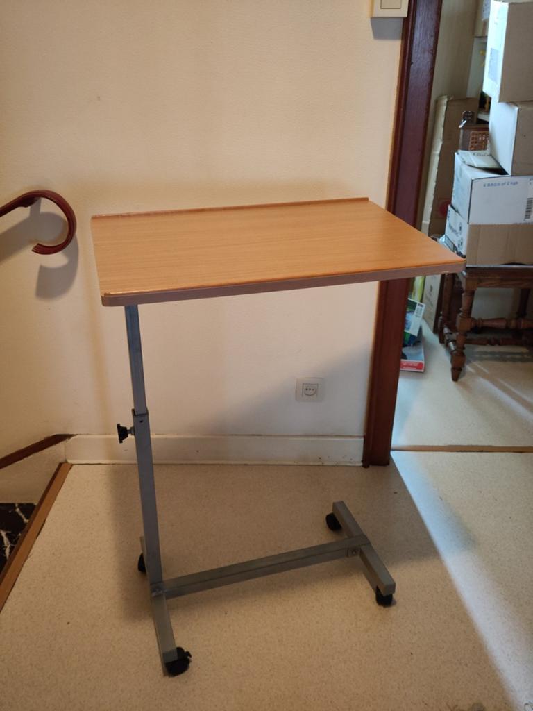 In de hoogte verstelbare tafel op wielen, Doe-het-zelf en Bouw, Tekentafels, Ophalen