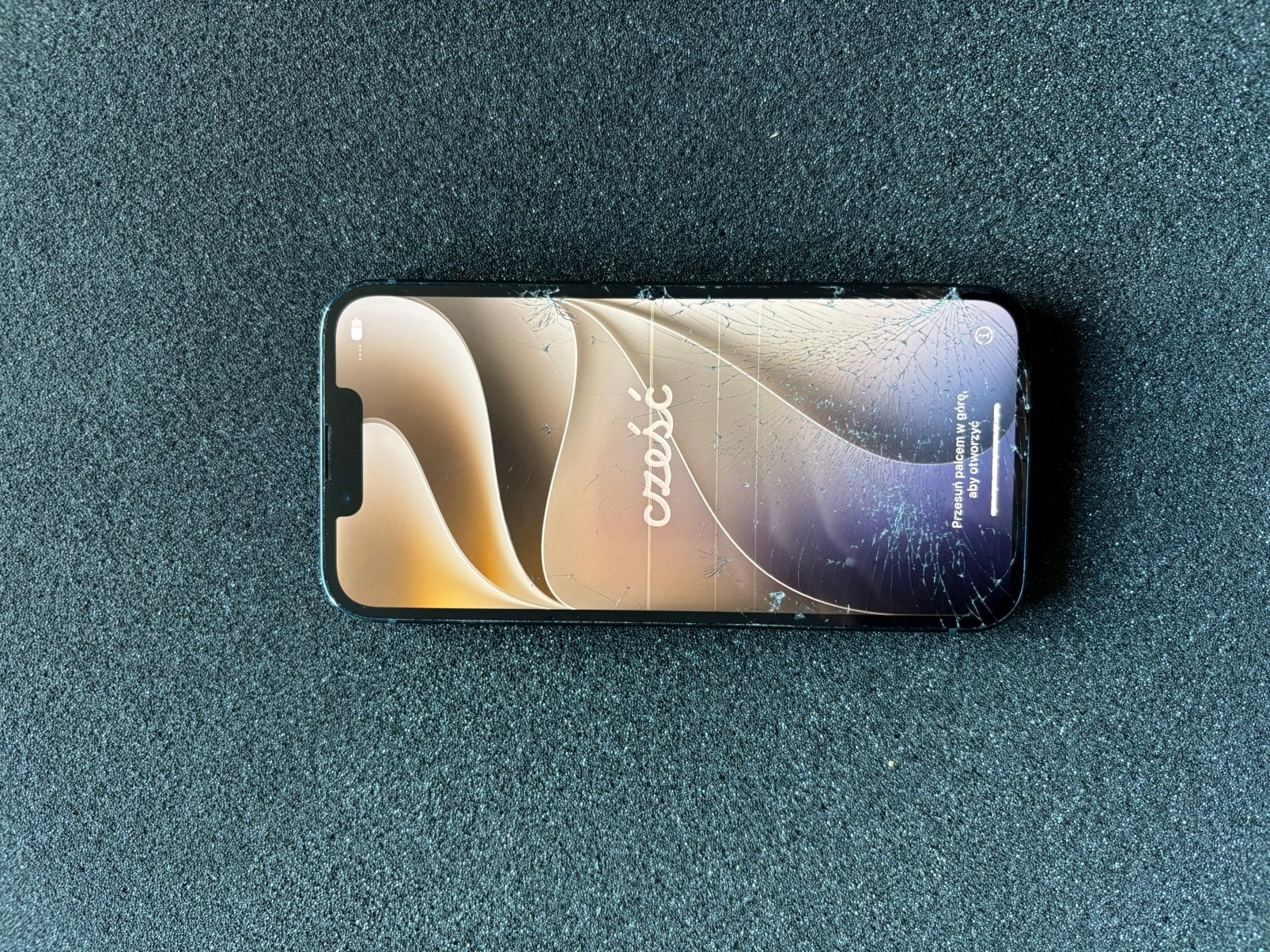 iPhone 13 128 Go Minuit – fonctionne – écran et dos cassés, Enlèvement, Utilisé, Apple, IPhone 13