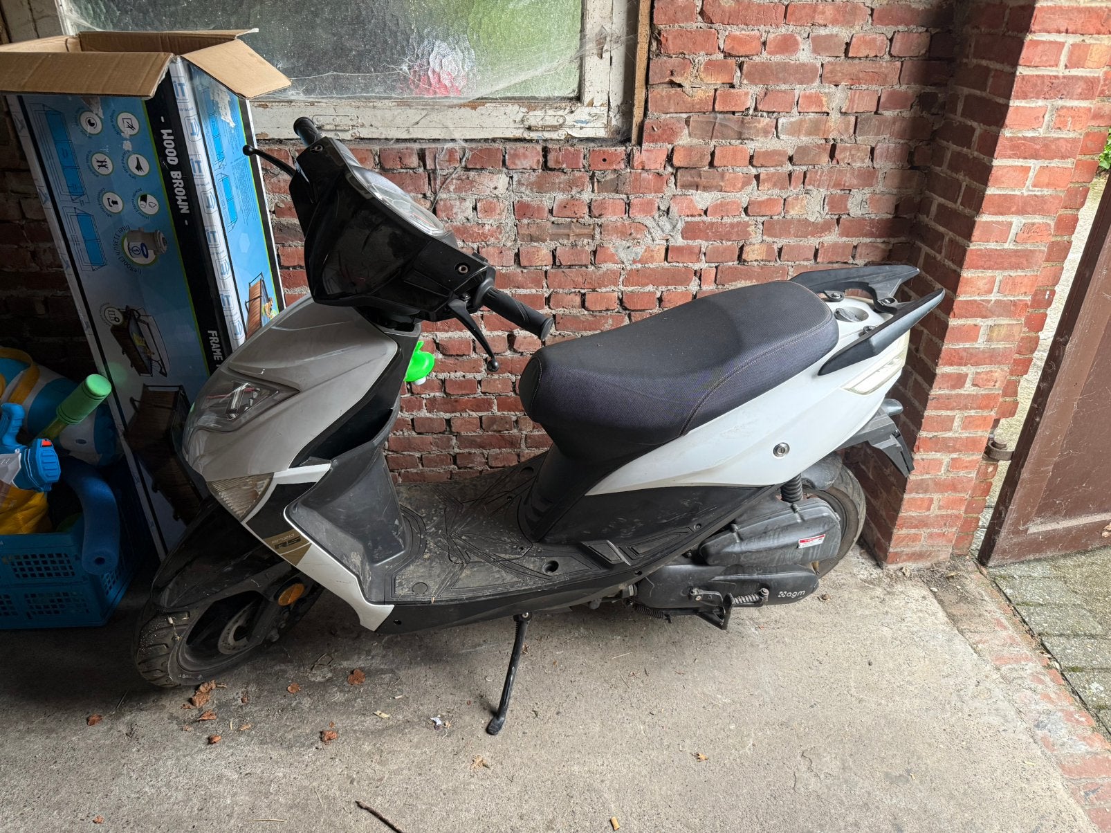 Agm scooter 25/u, Fietsen en Brommers, Brommers | Overige merken, Ophalen, Gebruikt, Klasse A (25 km/u)