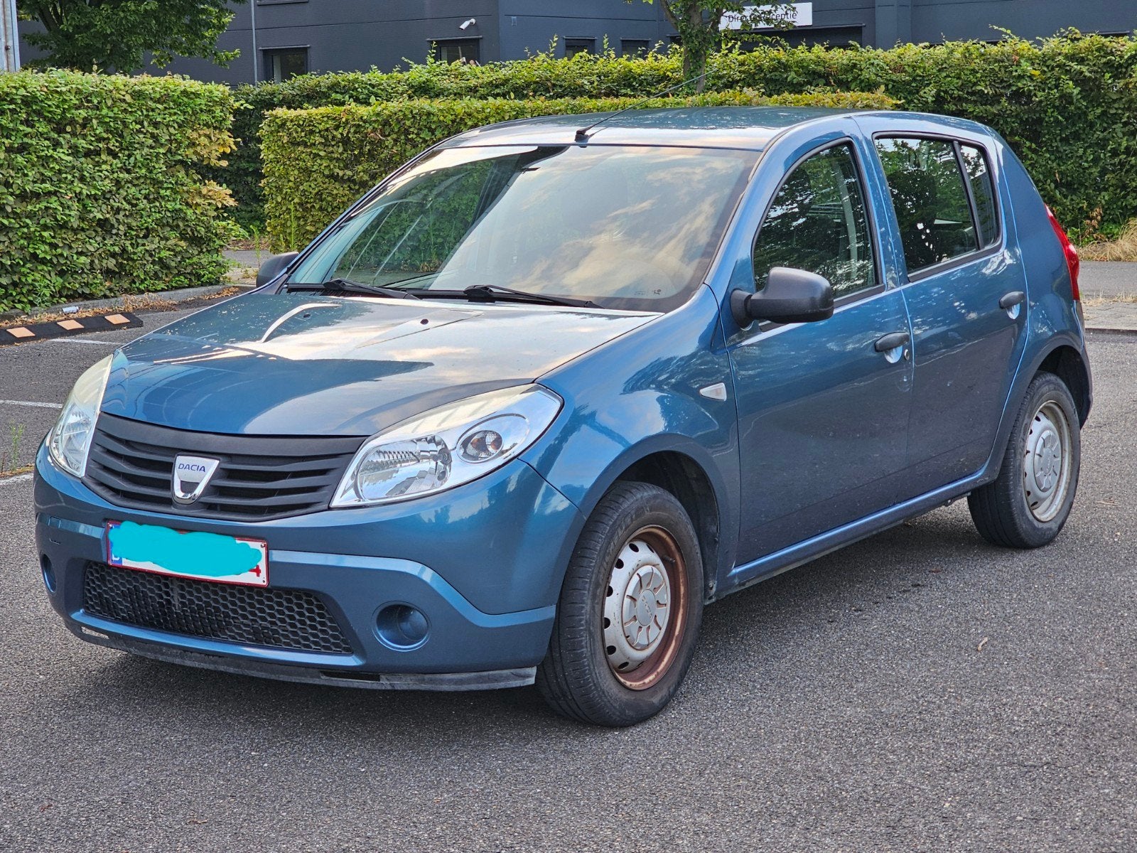 Dacia Sandero 1.2 essence, 119 000 km, s, avec forme rose, Boîte manuelle, Noir, 5 portes, 5 places