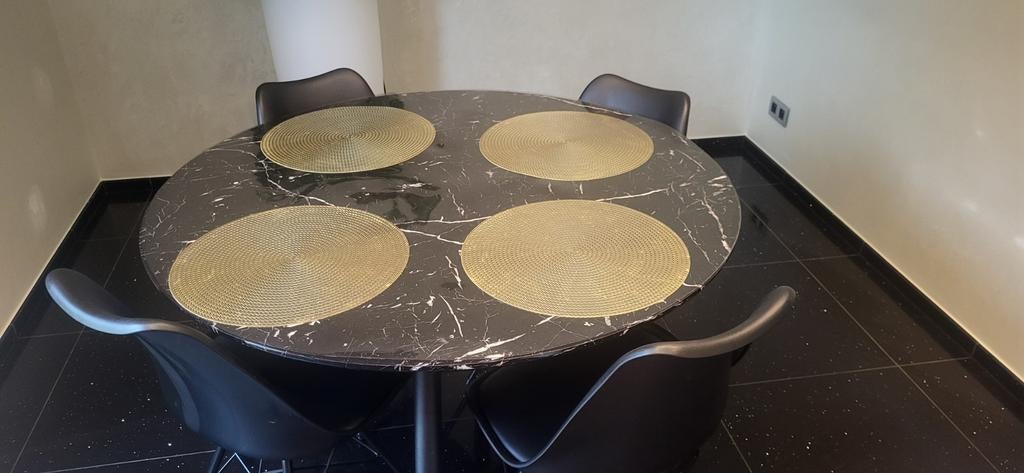 Table moderne ronde + chaises