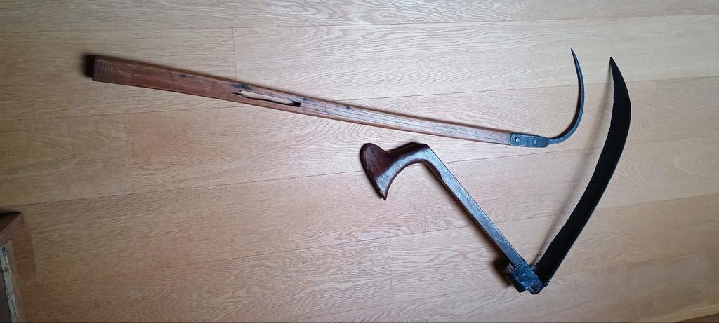 Oude dorsvlegel  en zeis, Ophalen