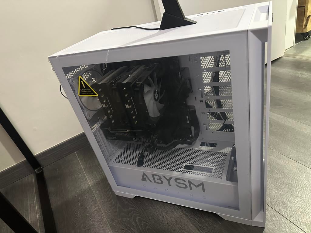 PC-GAMER! Hoesje nieuw!, Computers en Software, Ophalen, Zo goed als nieuw