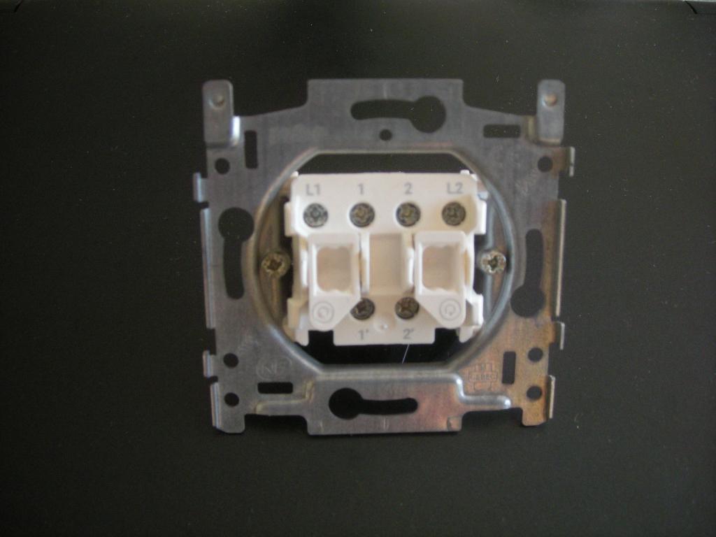 Niko Sokkel voor tweevoudige drukknop, 10 A/250 Vac, Ophalen of Verzenden
