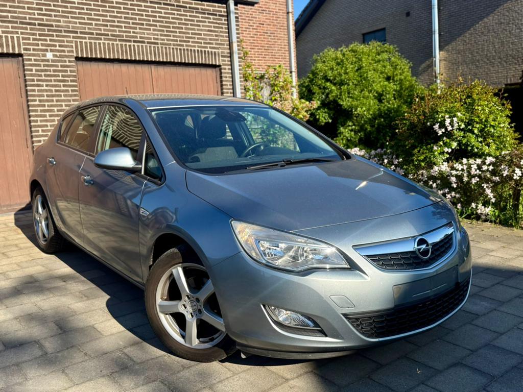 Opel Astra Cosmo 1.4 benzine, Autos, Achat, Boîte manuelle, Entretenue par le concessionnaire, 5 portes