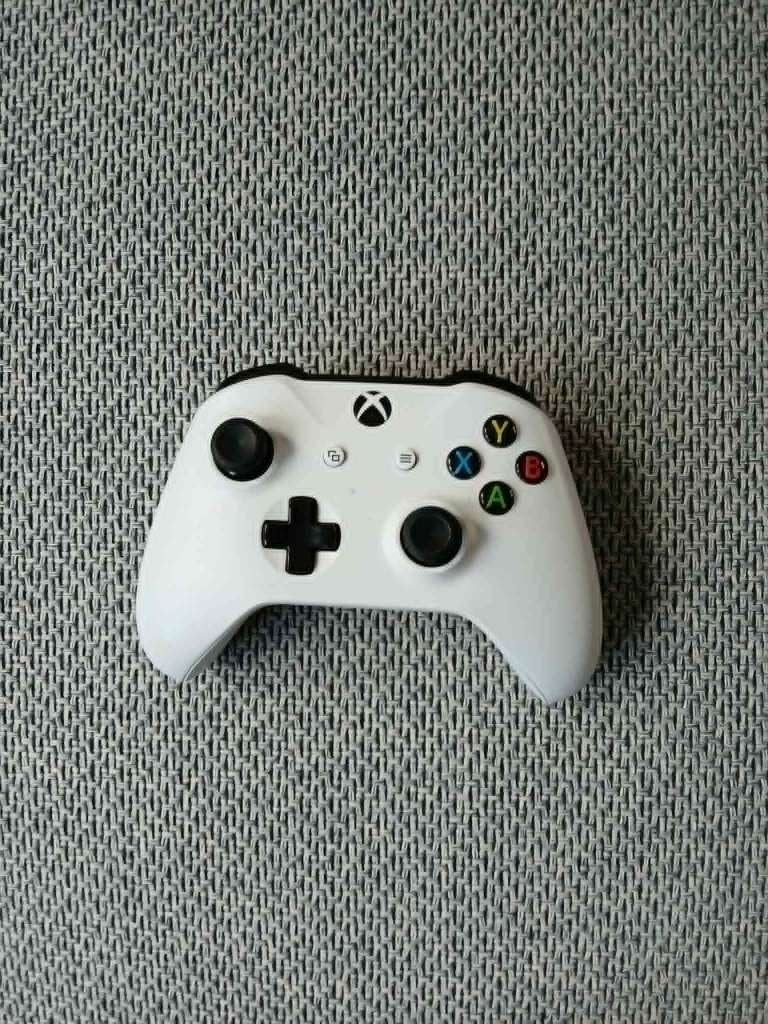 xbox one white controller, Games en Spelcomputers, Gebruikt, Ophalen of Verzenden, Xbox One, Controller