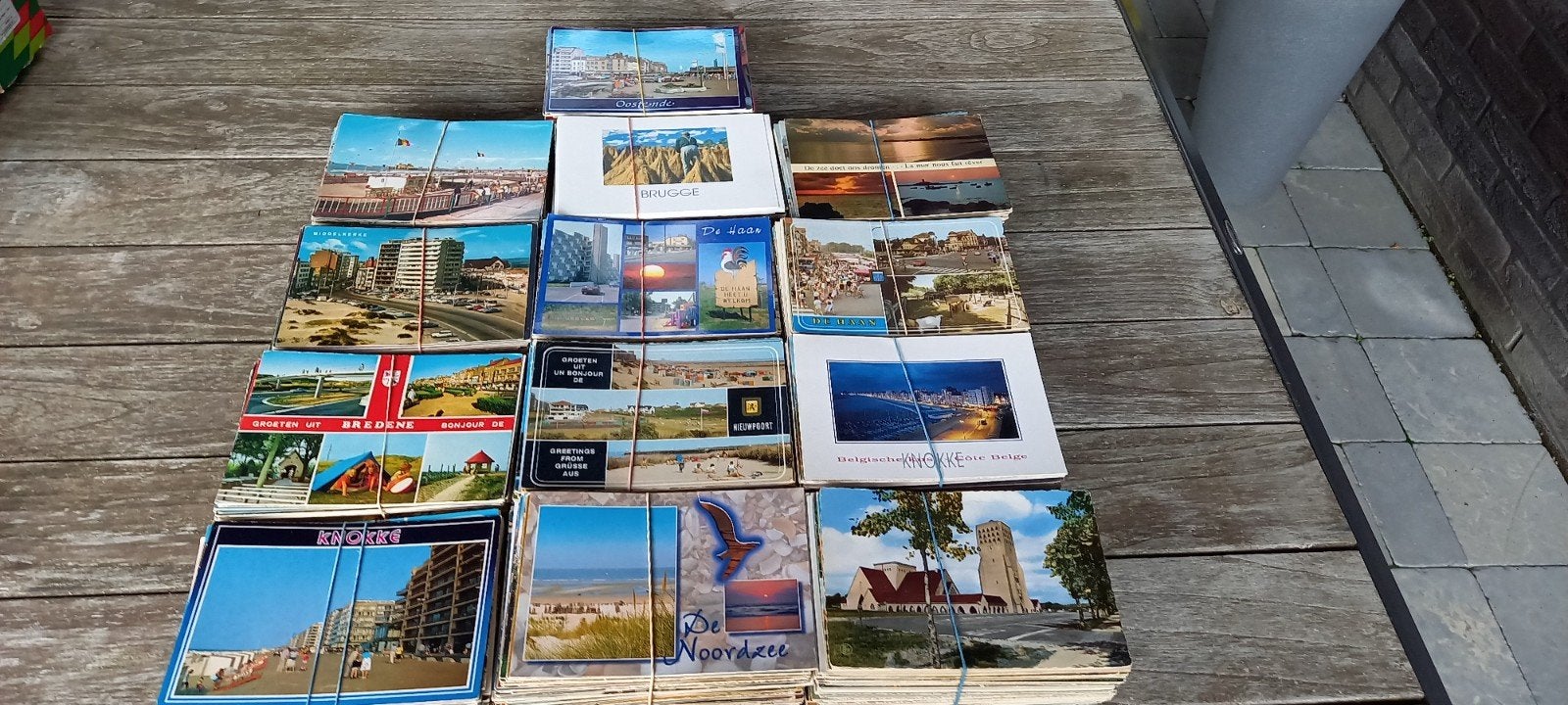 Groot lot postkaarten, Enlèvement