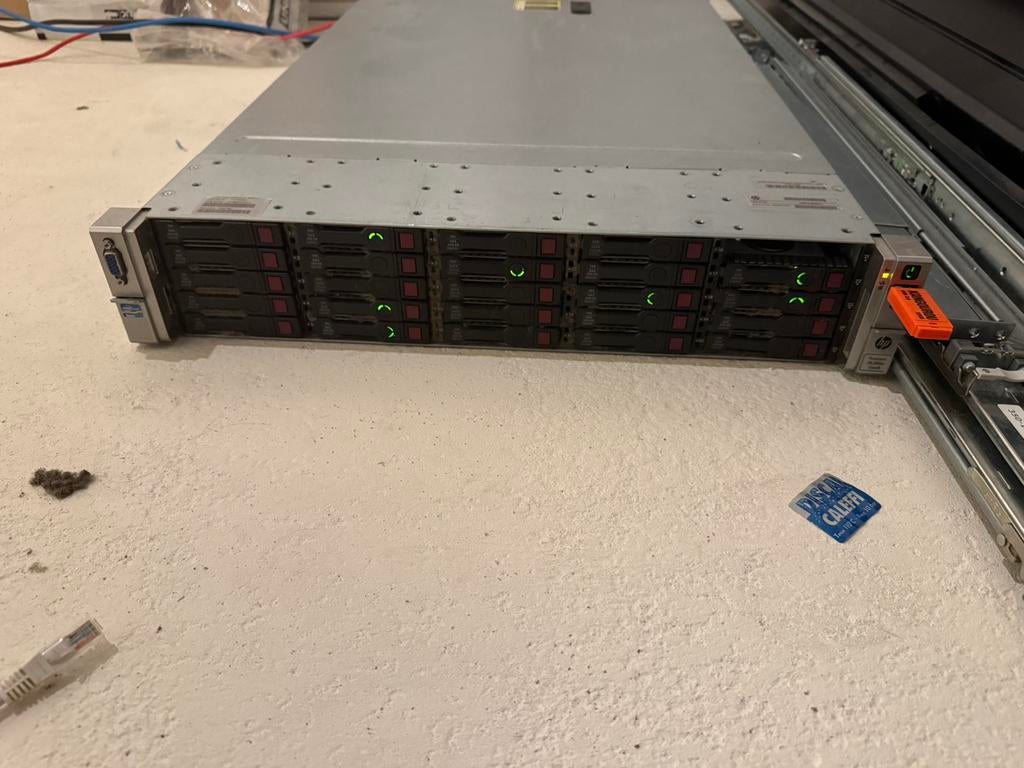 Server HP Proliant rack 24 bay, Computers en Software, Servers, Ophalen, Zo goed als nieuw