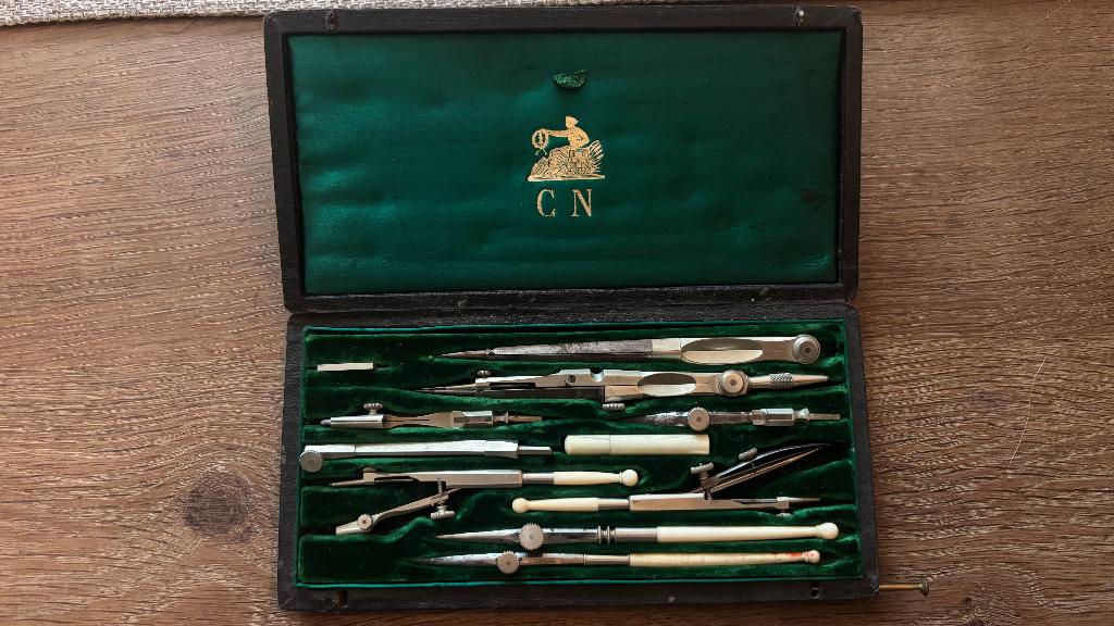 Compas ancien (ivoire) dans sa boîte d'origine, Antiquités & Art, Enlèvement ou Envoi