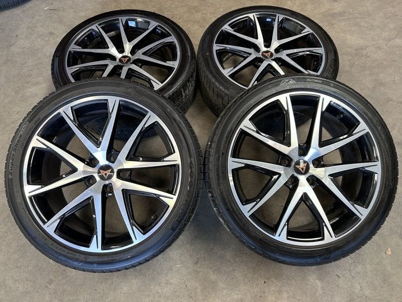 19 inch originele velgen + winterbanden Cupra Ateca 57560102, Autos : Pièces & Accessoires, Pneus et Jantes, -, 19 pouces, Utilisé