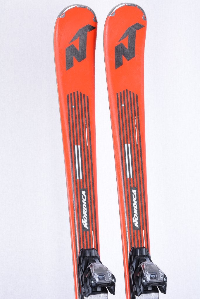 Skis NORDICA DRIVE 76 136 cm, grip walk,rouges,noyau en bois, Carving, Skis, Utilisé, Nordica