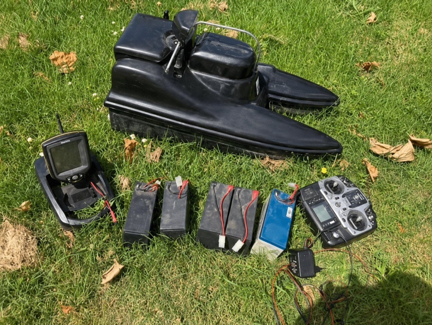 Power catcher voerboot met fisfinder en dieptemeter, Ophalen, Zo goed als nieuw