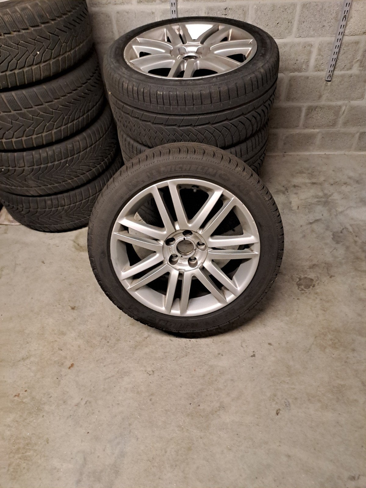 set Velgen + winterbanden audi 255/40 R18 99V, Autos : Pièces & Accessoires, Pneus & Jantes, Pneus hiver, 255 mm, Véhicule de tourisme