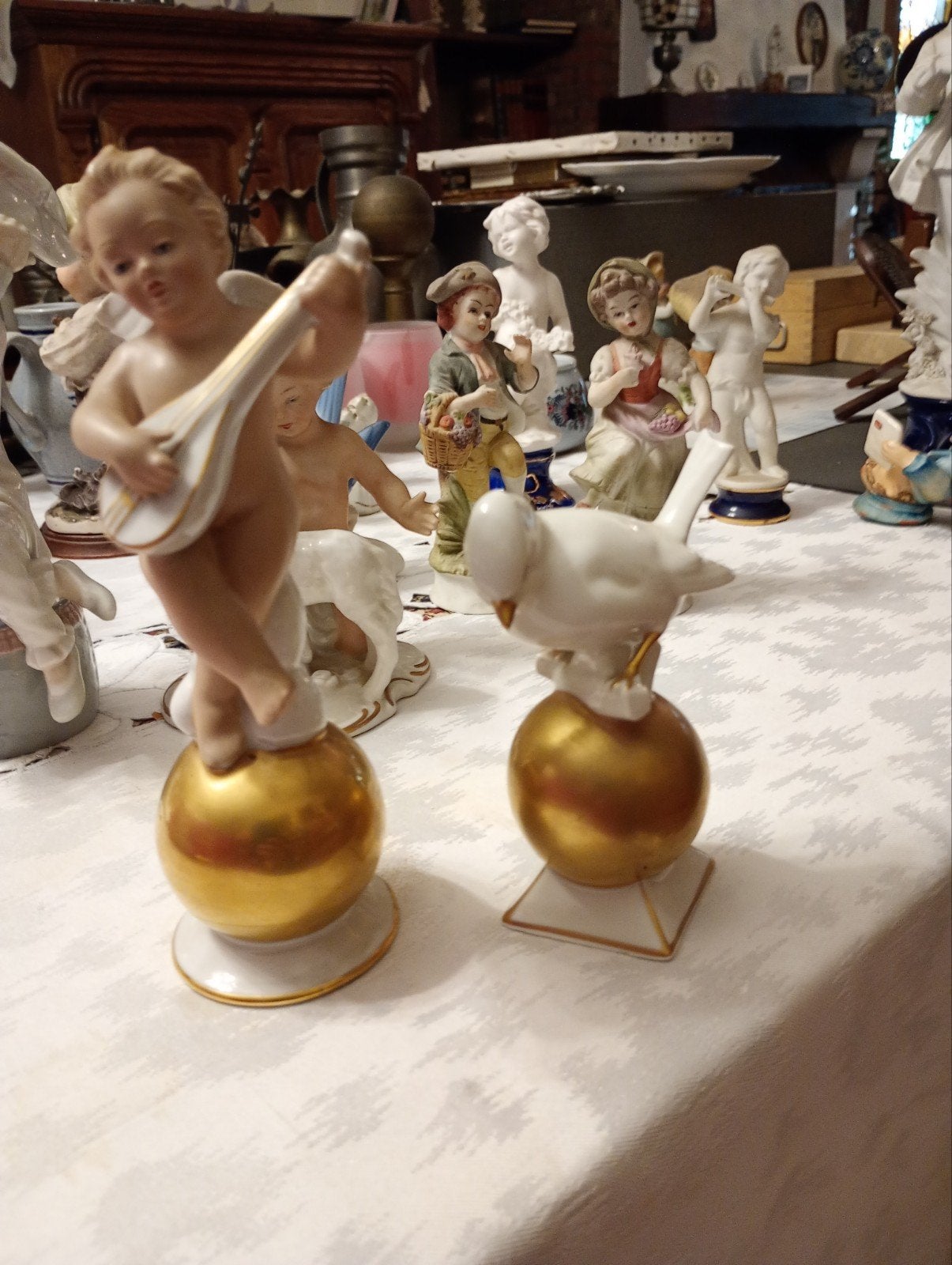 ange avec flûte et oiseau sur tissu en or blanc - art déco, Enlèvement