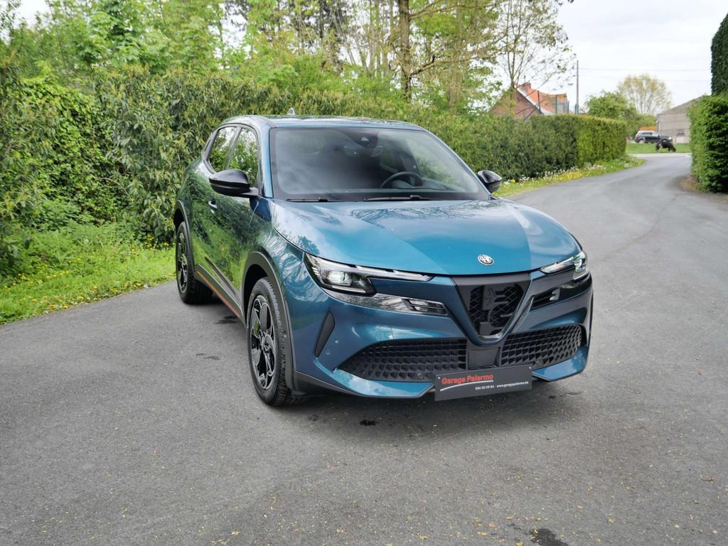 Alfa Romeo Junior Speciale 156PK GARANTIE TOT 48STE MAAND OF, Auto's, Gebruikt, Zwart, Blauw, 5 zetels