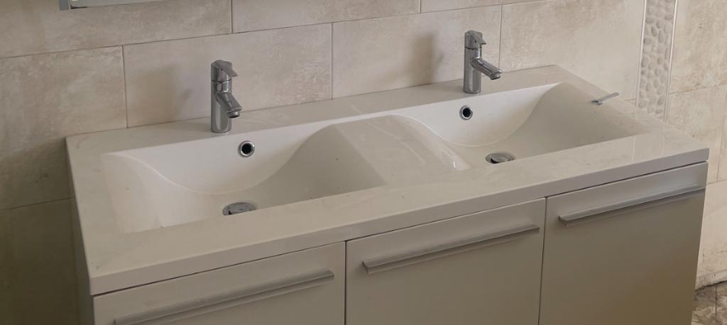 Double vasque et robinets, Maison & Meubles, Enlèvement, Utilisé, Lavabo ou Évier