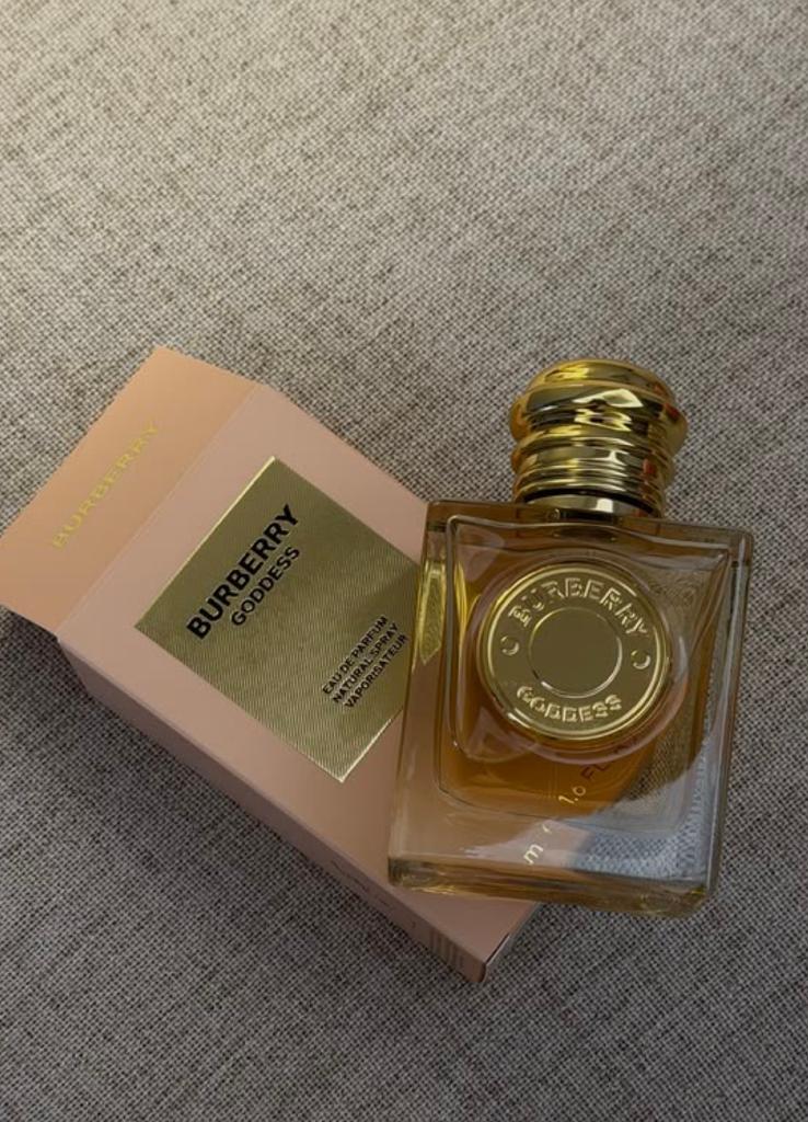 Burberry Goddess Parfum, Handtassen en Accessoires, Uiterlijk | Parfum, Zo goed als nieuw, Ophalen of Verzenden