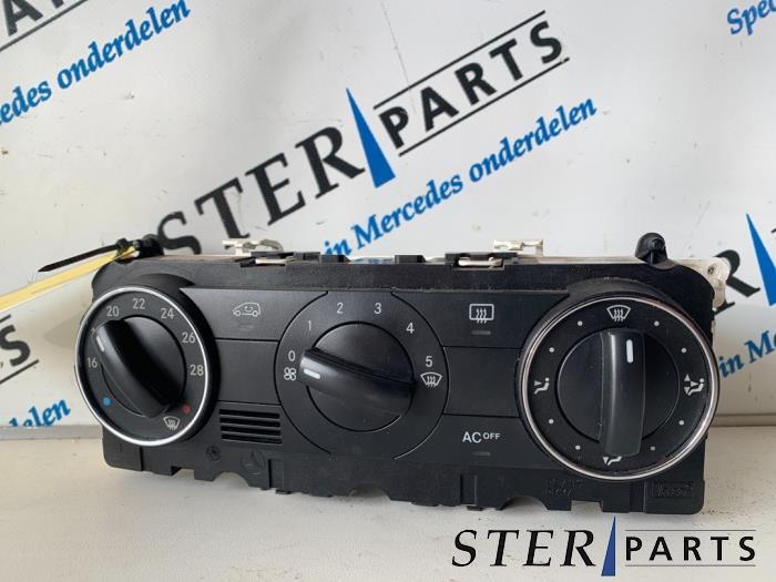 Kachel Bedieningspaneel van een Mercedes B-Klasse, Gebruikt, -, Ophalen of Verzenden, -