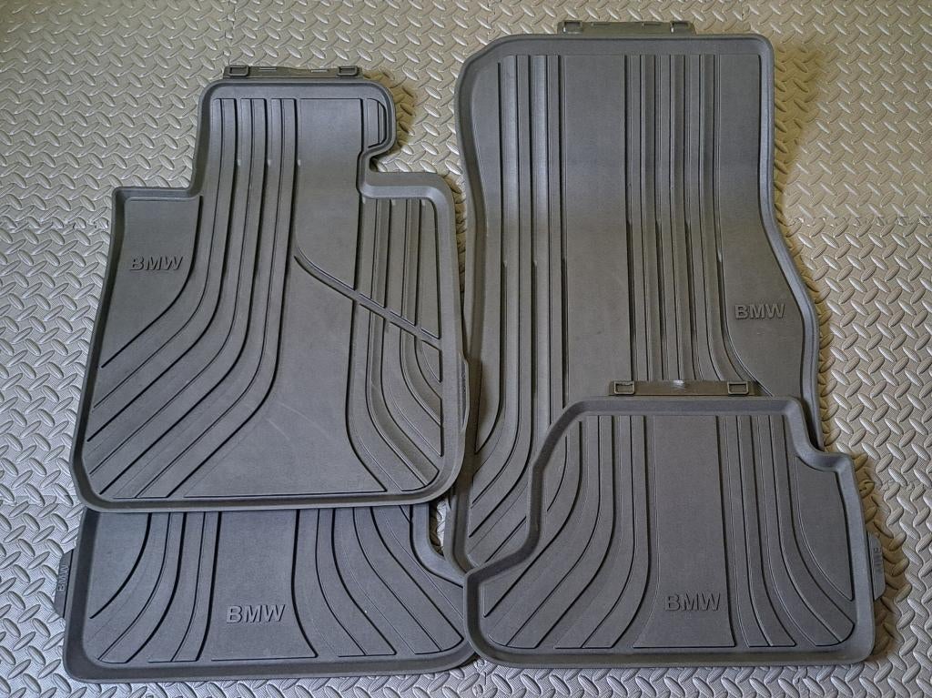 Tapis de voiture en caoutchouc pour BMW séries 1 et 2 (OEM), Enlèvement ou Envoi, Comme neuf