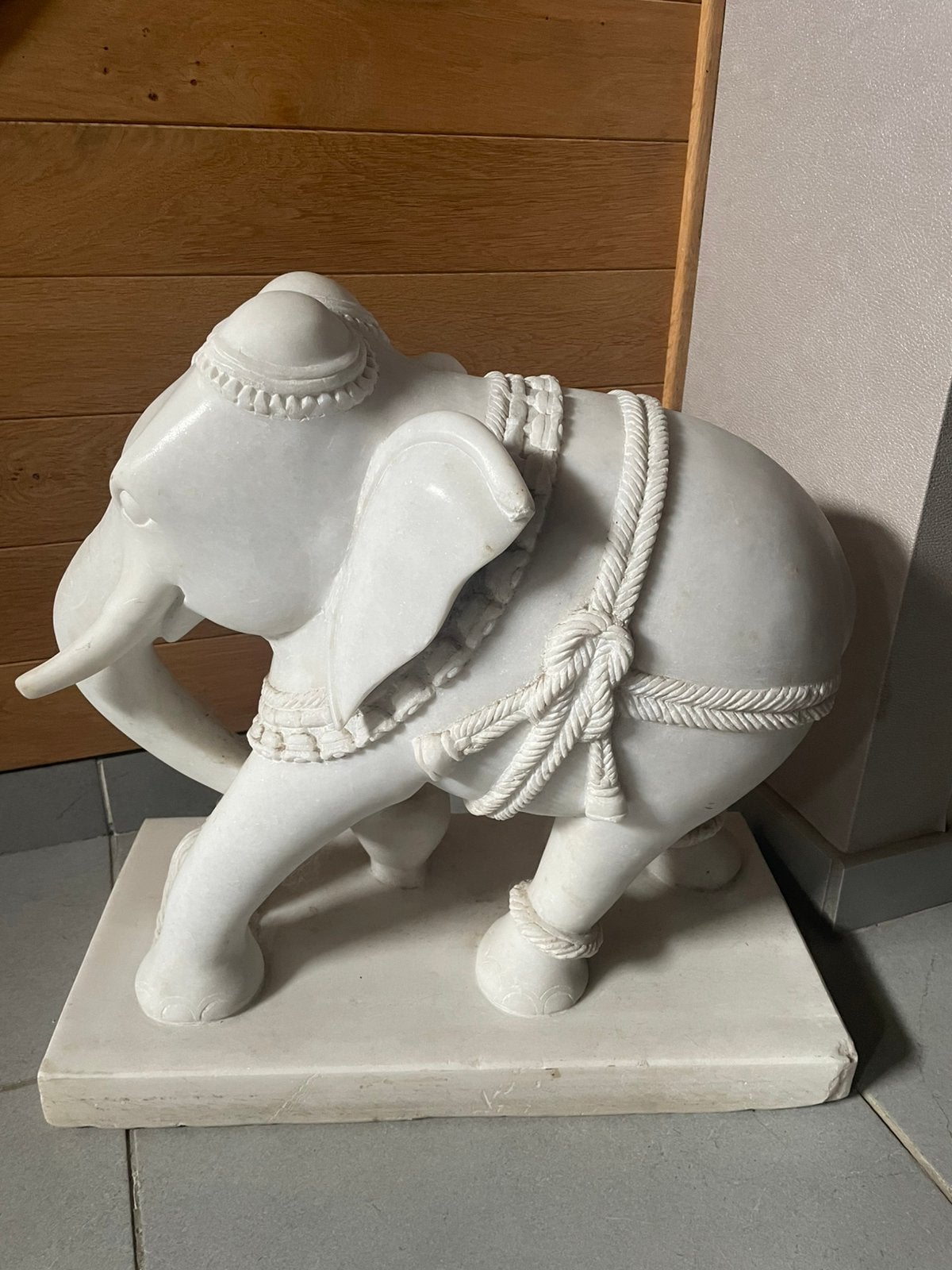 Éléphant en marbre, Enlèvement, Comme neuf