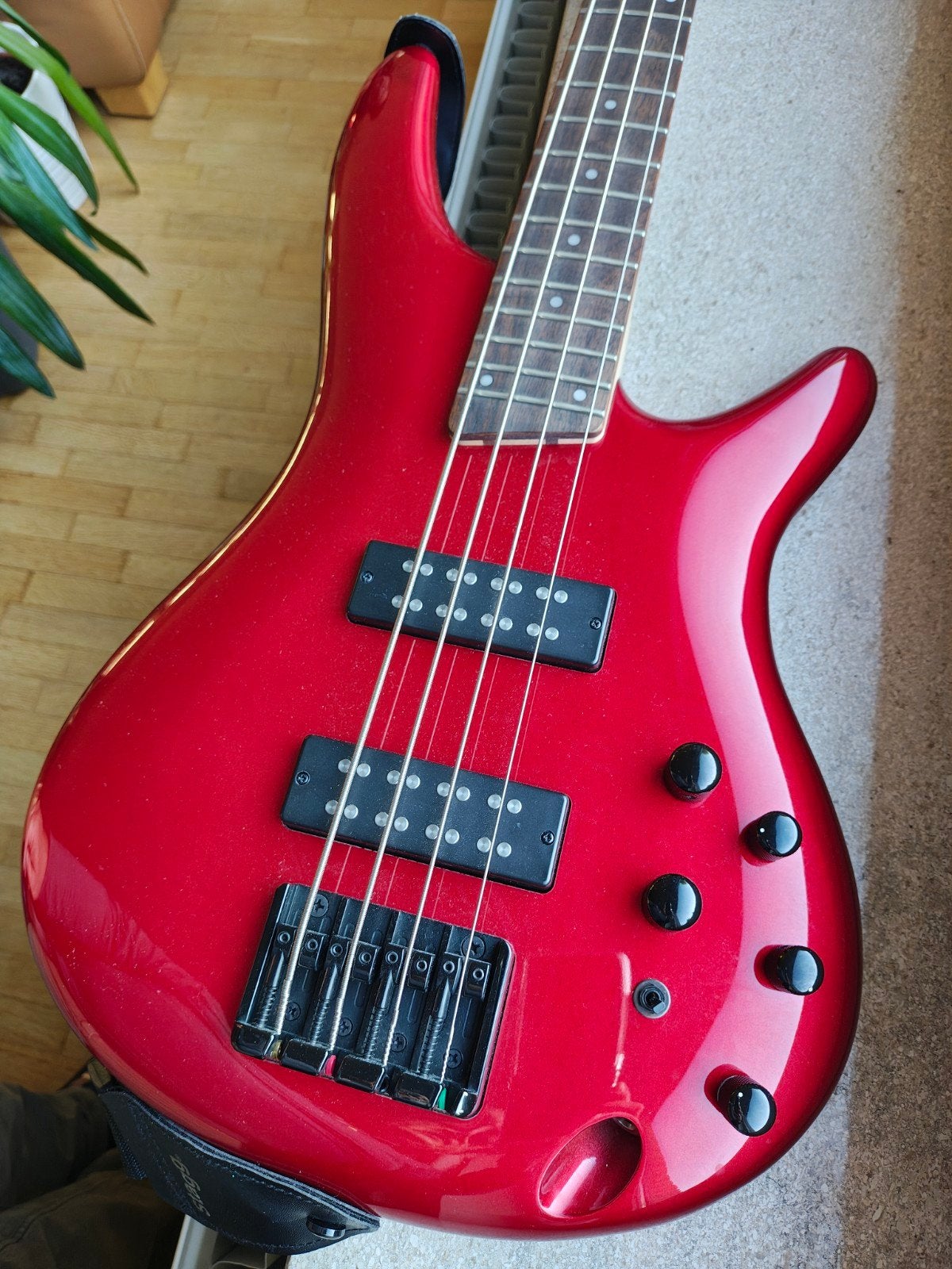 Guitare basse IBANEZ SoundGear SR300EB, comme neuve, Musique & Instruments, Instruments à corde | Guitares | Basses, Enlèvement ou Envoi
